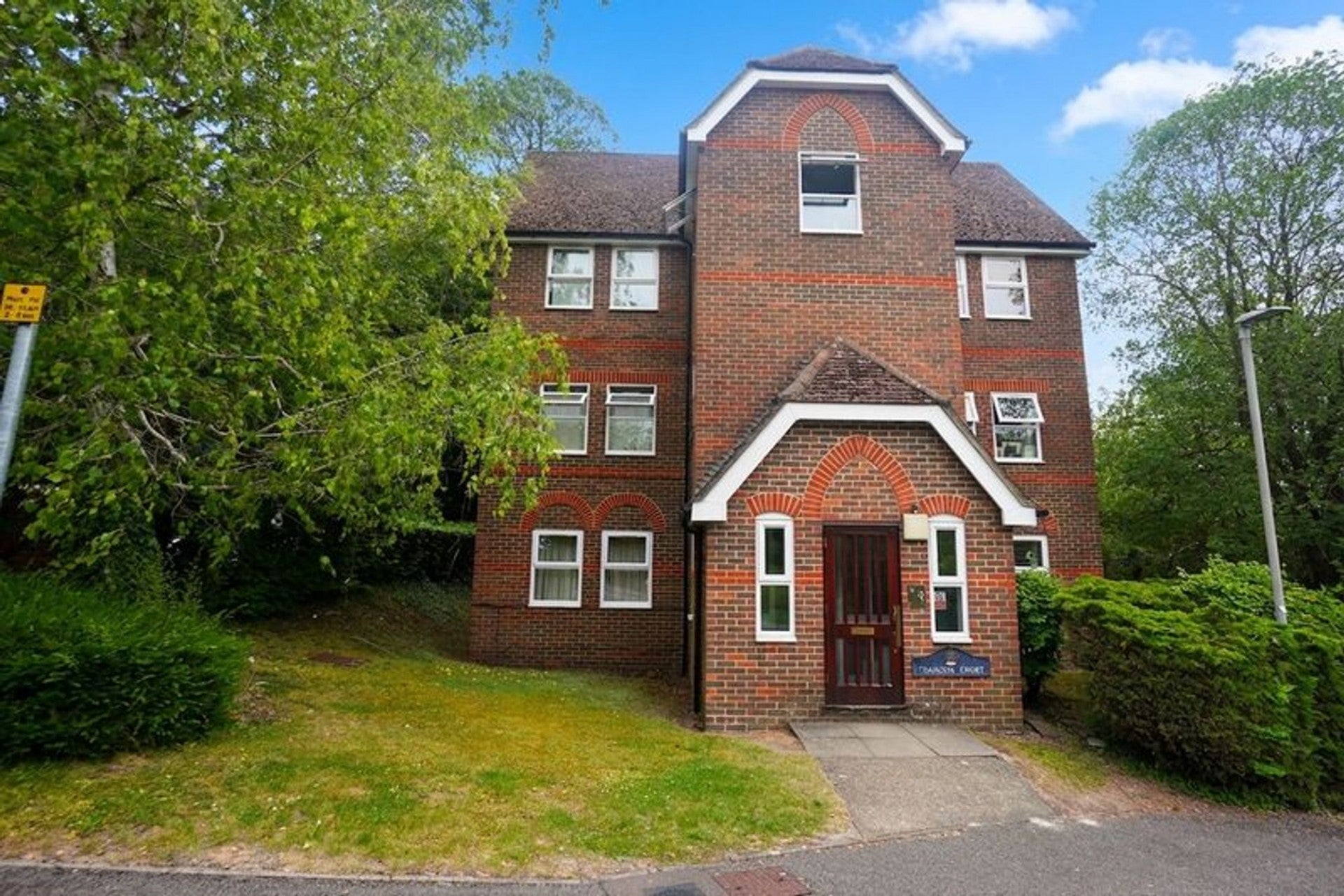 Flat Malmers Well Road in High Wycombe