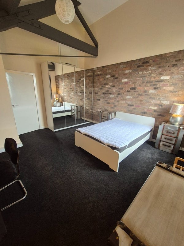 Room Tetlow Street in Liverpool