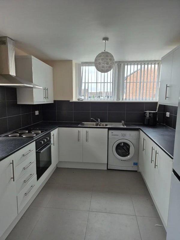 Room Tetlow Street in Liverpool