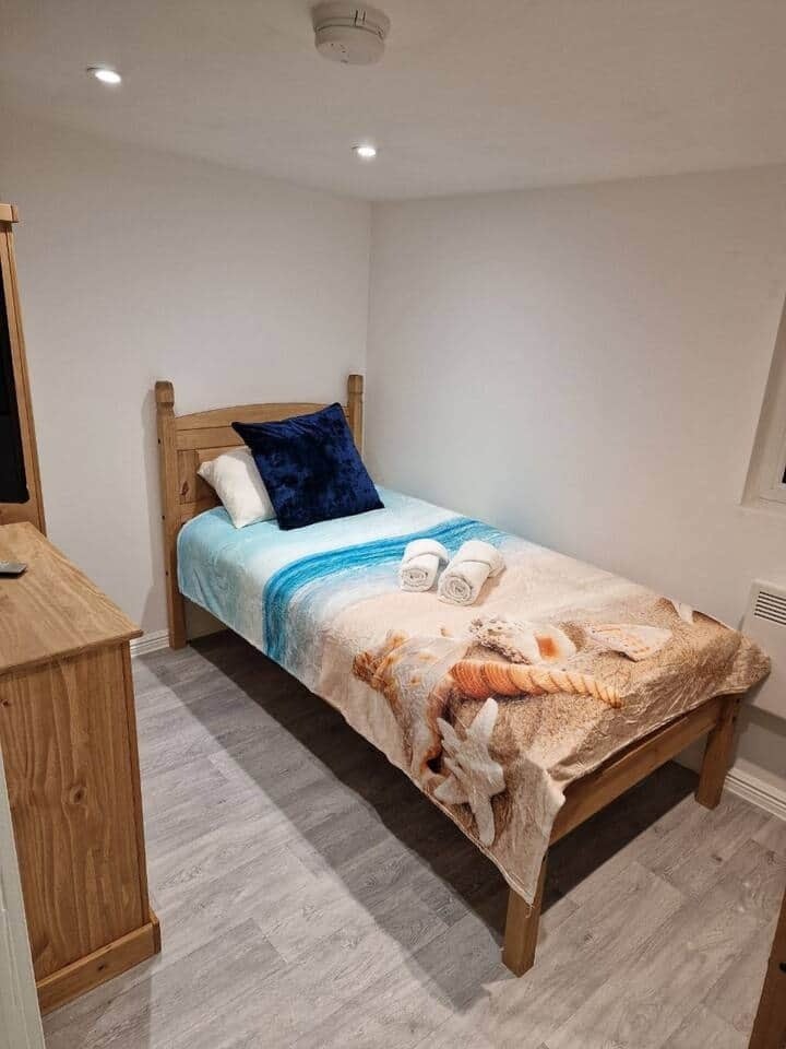 Room Euston Road in Far Cotton