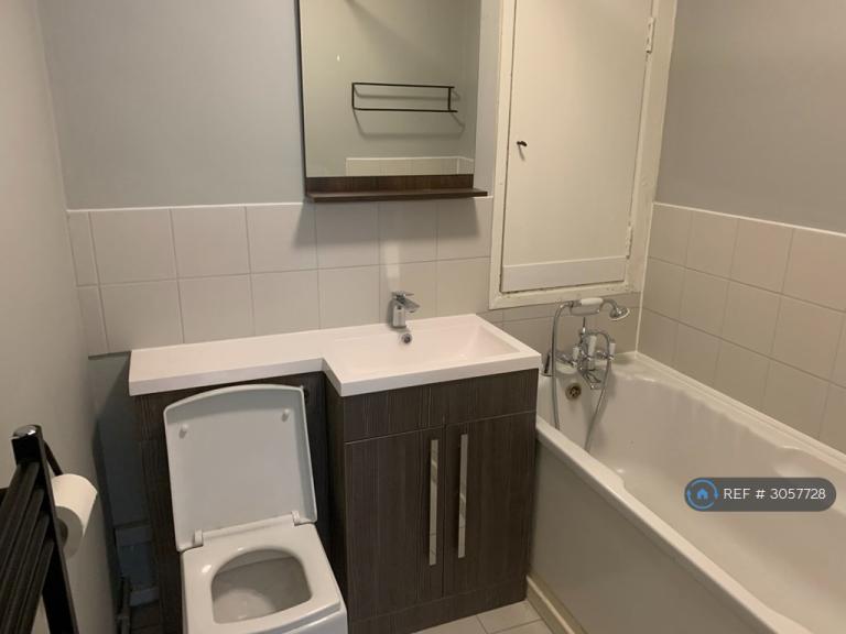 Flat Burrage Road in Greater London
