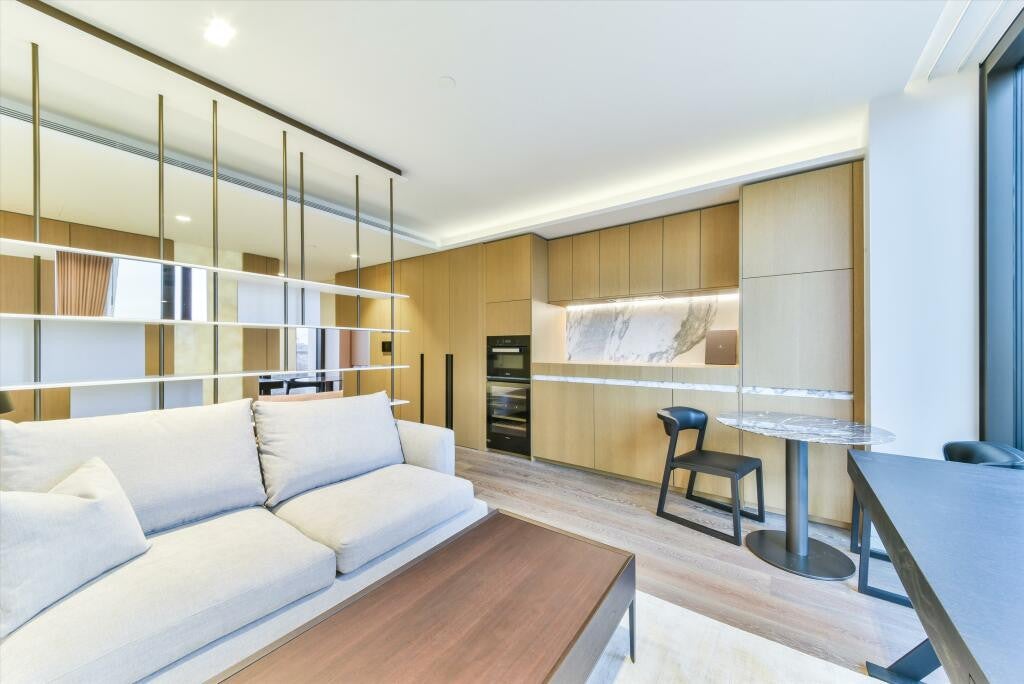 Flat Greenham Close in Greater London