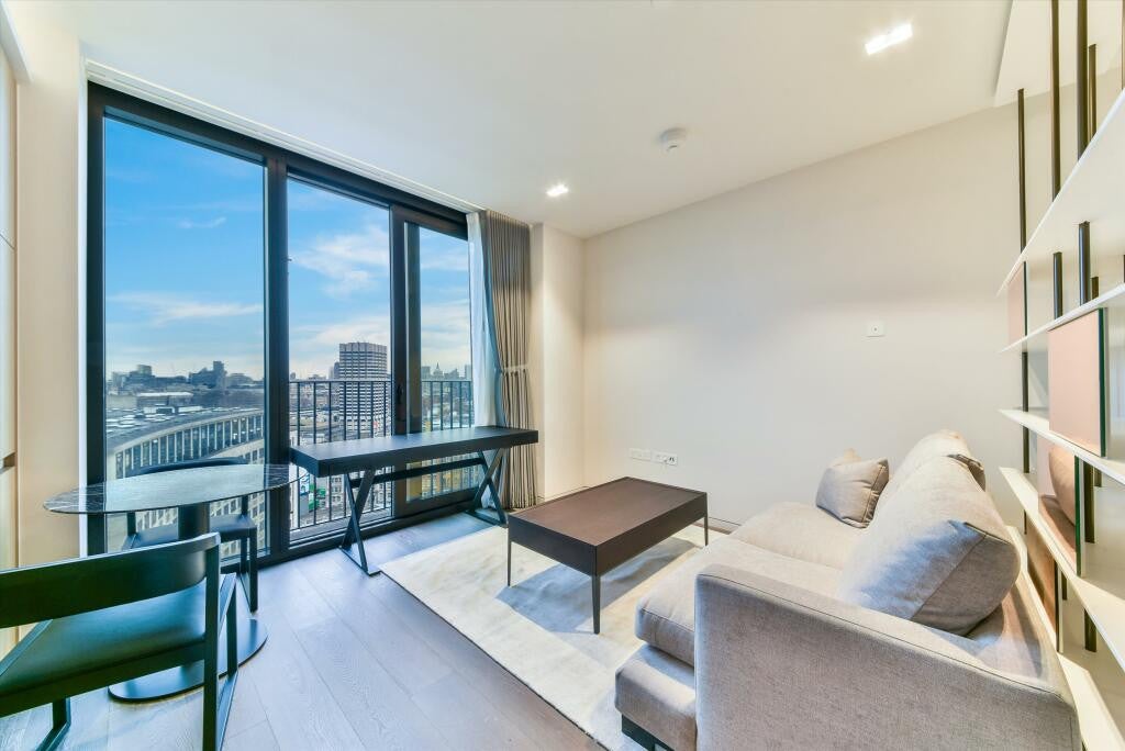 Flat Greenham Close in Greater London