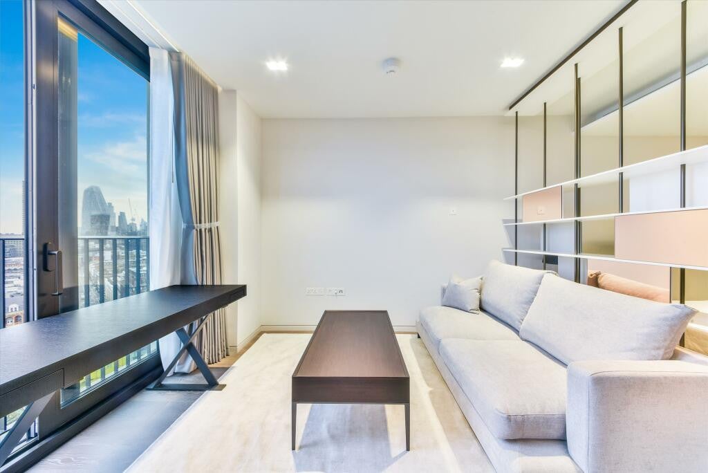 Flat Greenham Close in Greater London