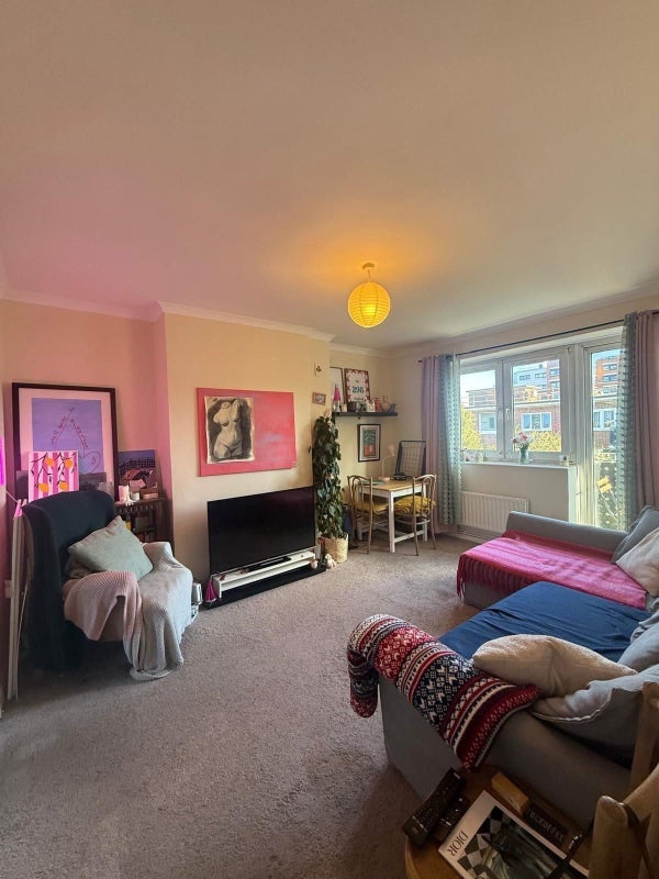 Room Ellsworth Street in Greater London
