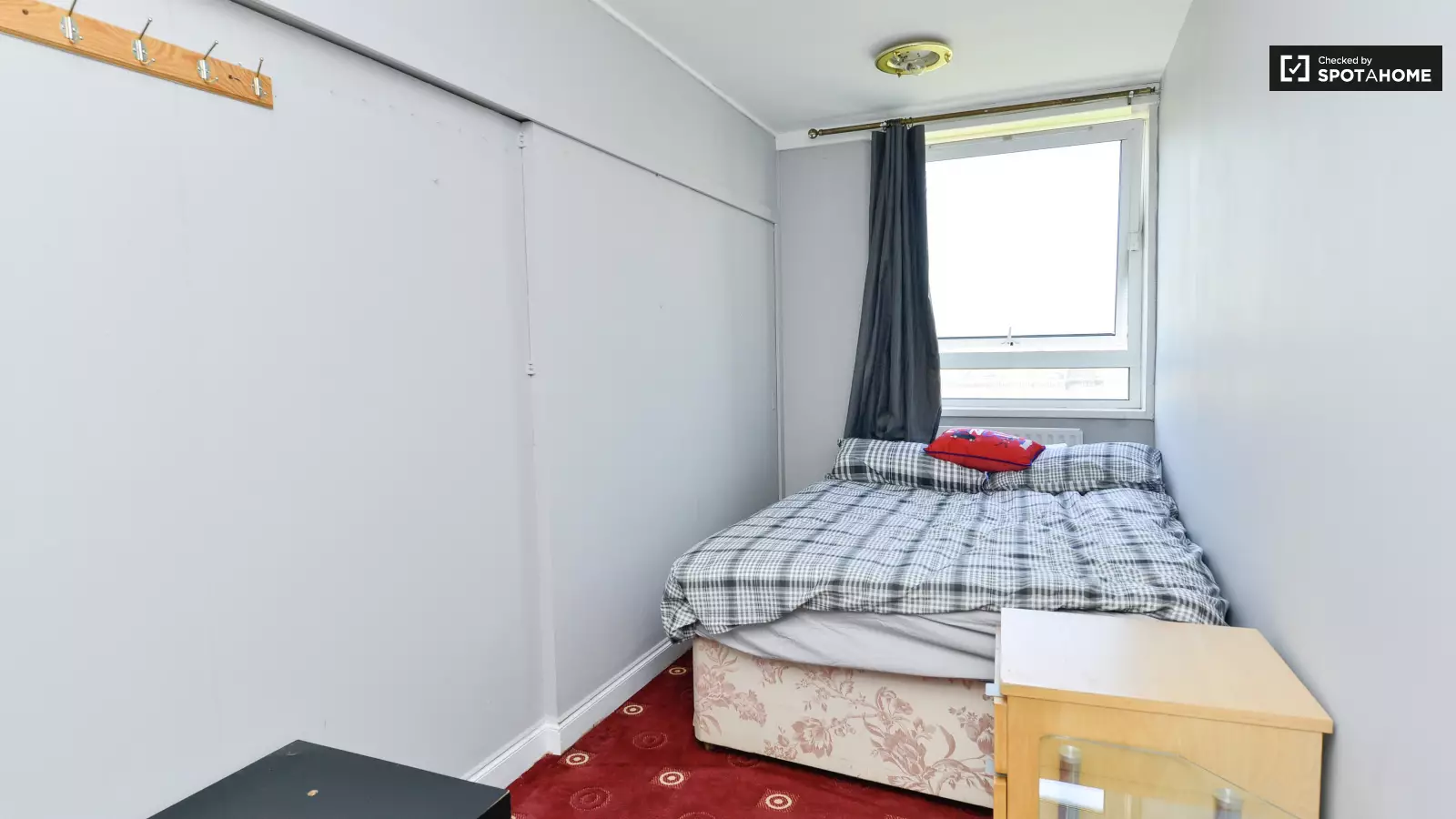 Flat Westferry Road in Greater London