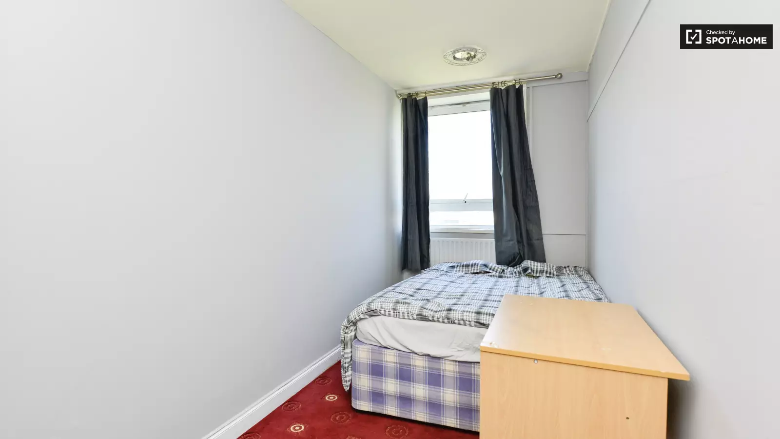Flat Westferry Road in Greater London