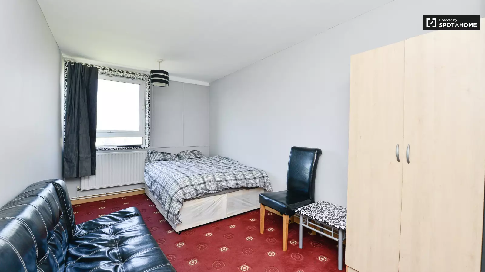 Flat Westferry Road in Greater London