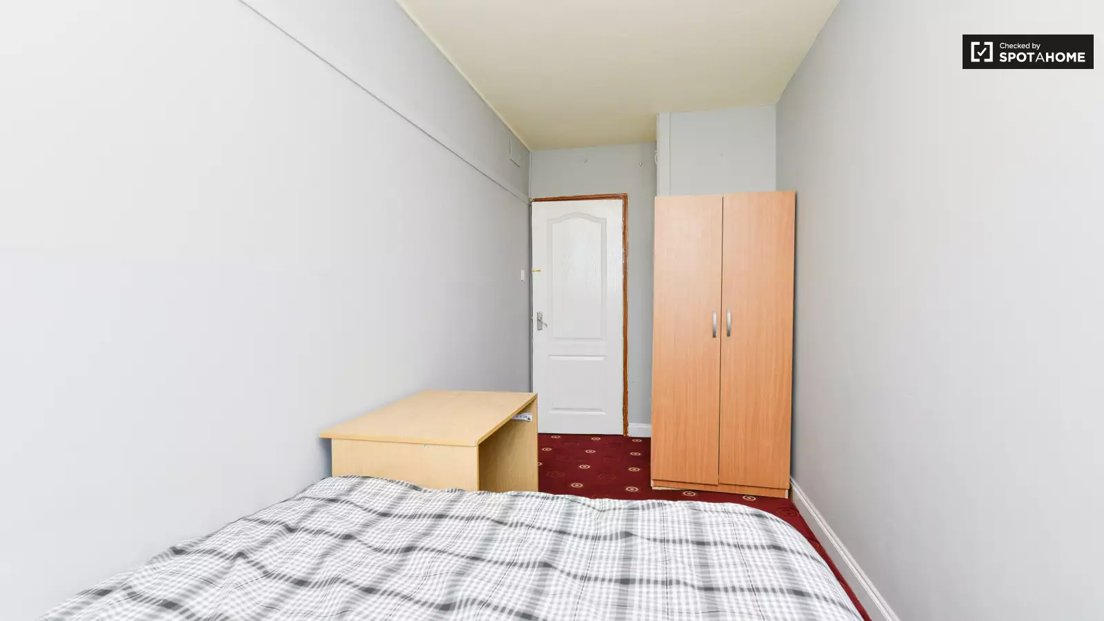 Flat Westferry Road in Greater London