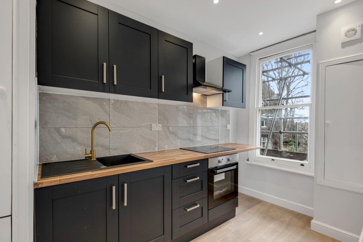Flat Amhurst Road in Greater London