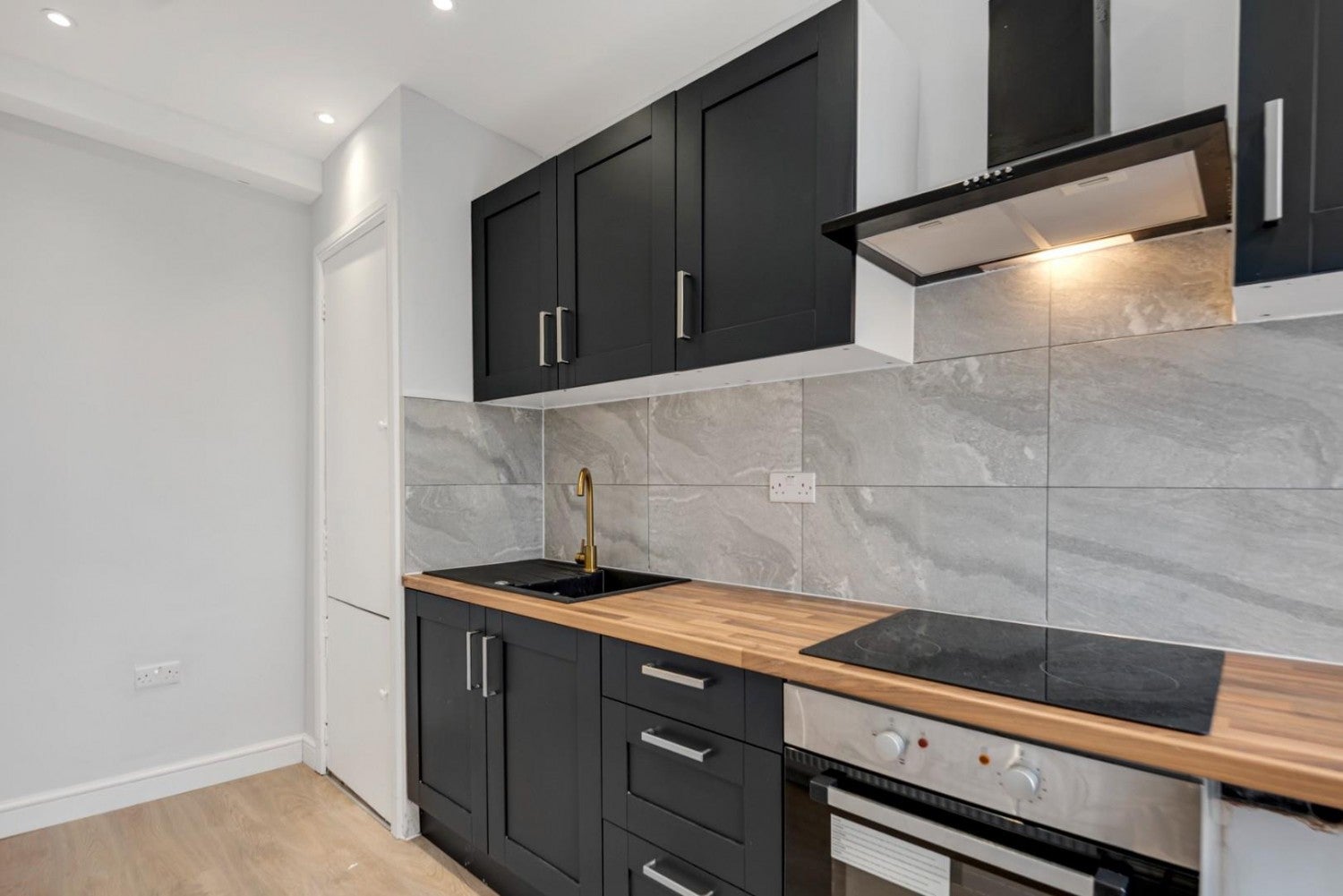 Flat Amhurst Road in Greater London
