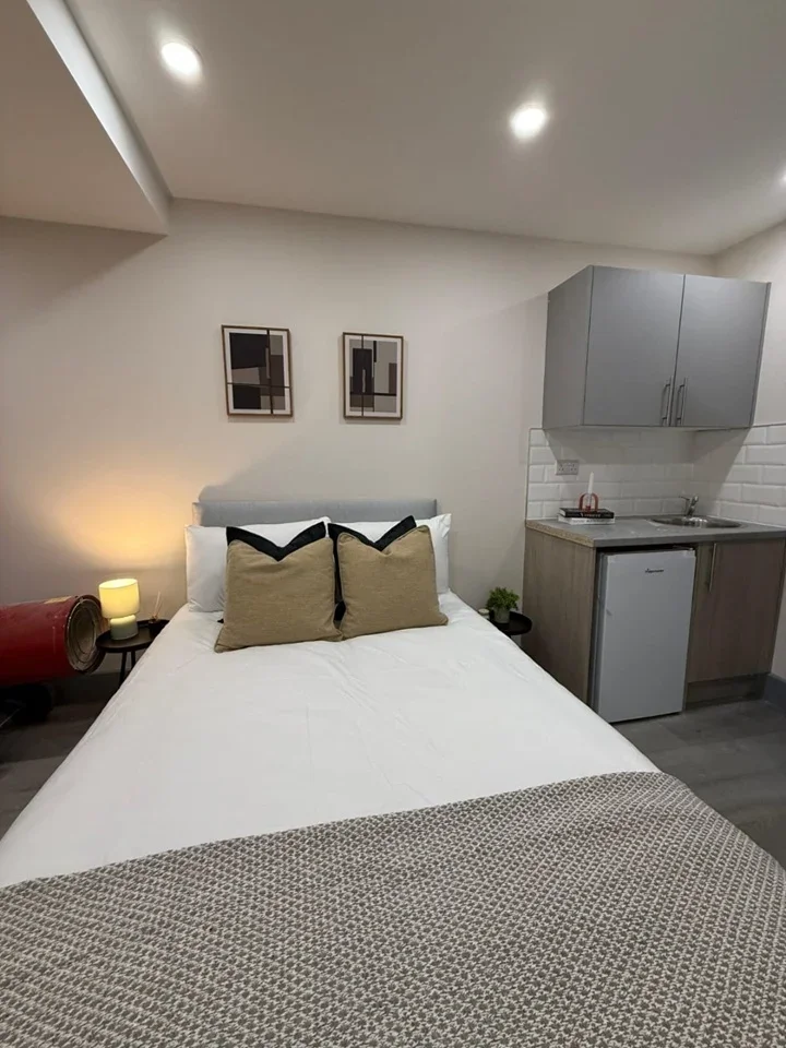 Room West End Lane in Greater London