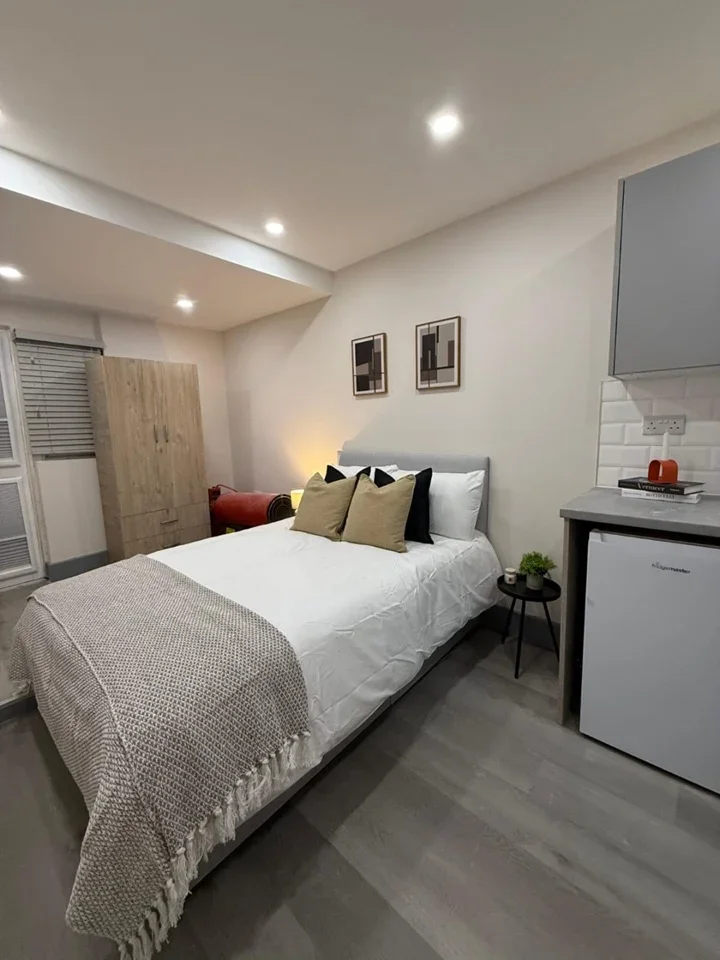 Room West End Lane in Greater London