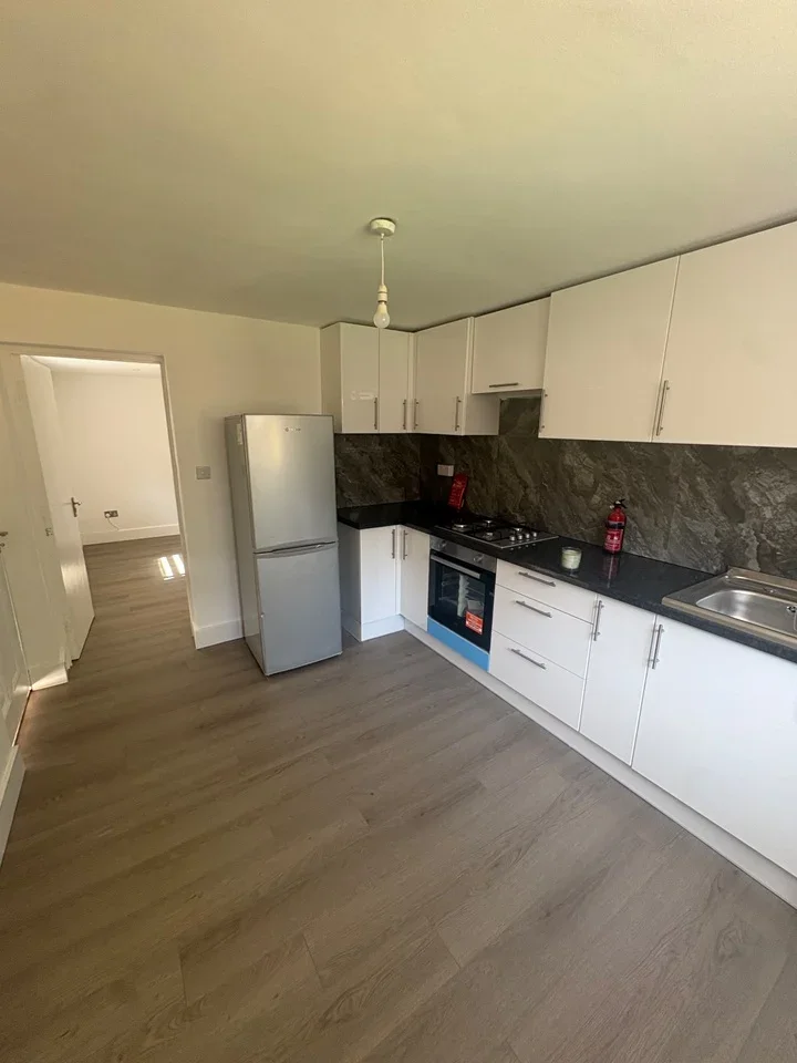 Flat Streatley Road in Greater London