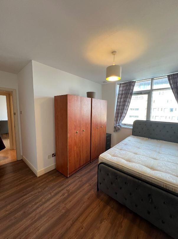 Flat Gerry Raffles Square in Greater London