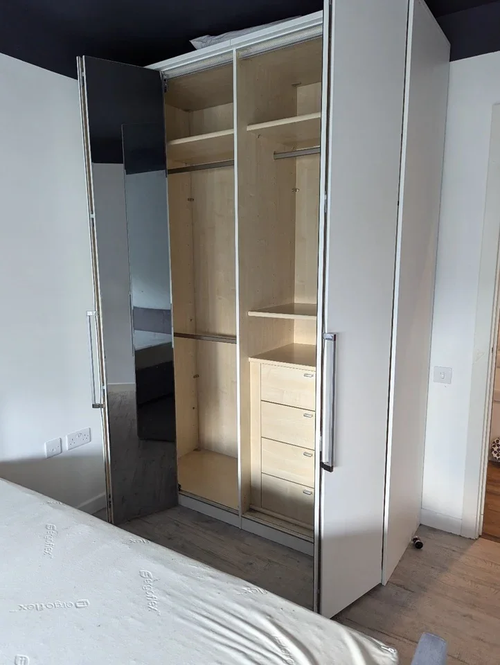 Flat Copenhagen Place in Greater London