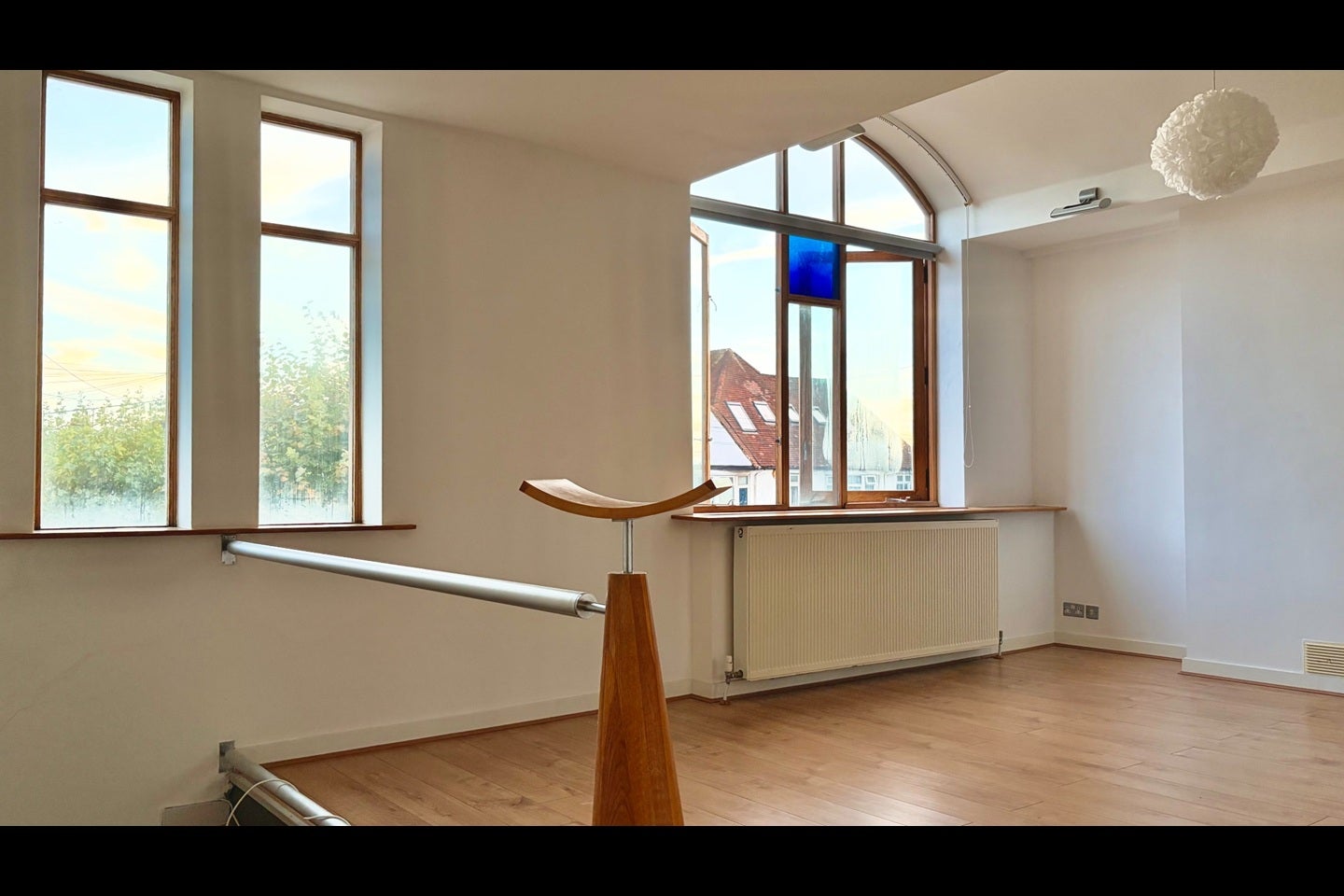 Flat Highfield Avenue in Greater London