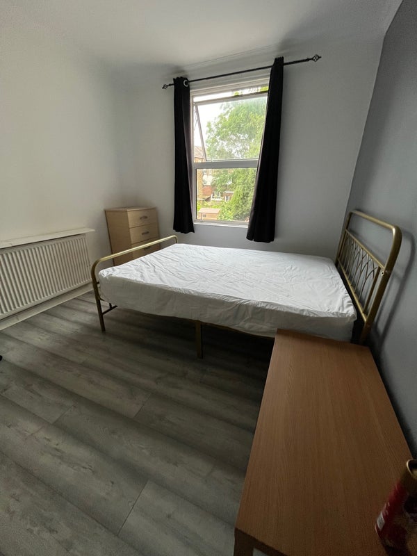 Room Albert Road in Greater London