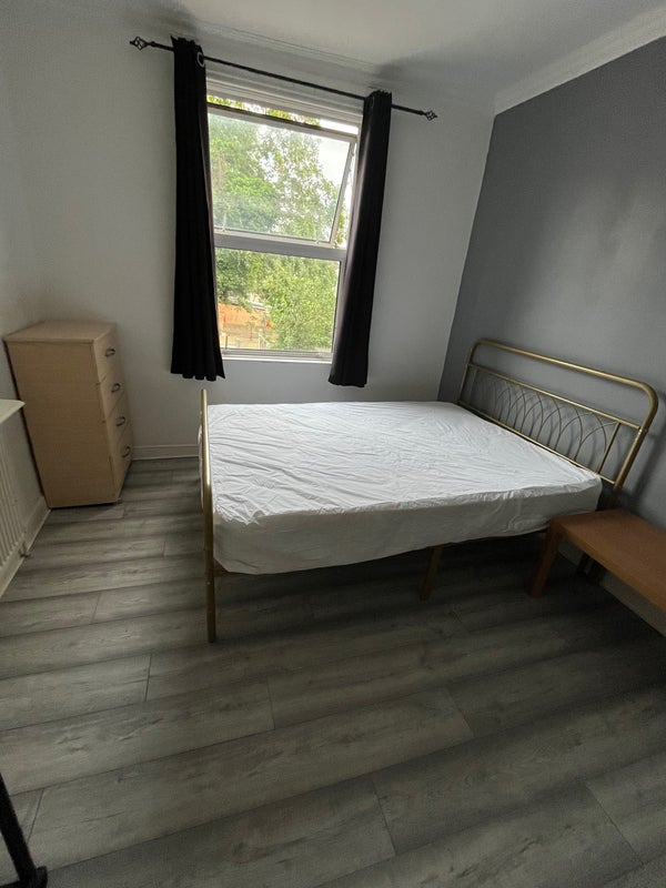 Room Albert Road in Greater London