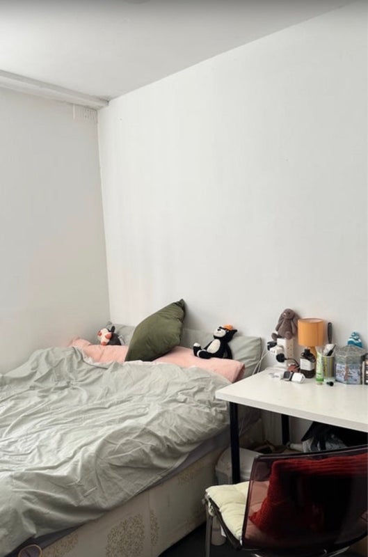 Room Baroness Road in Greater London