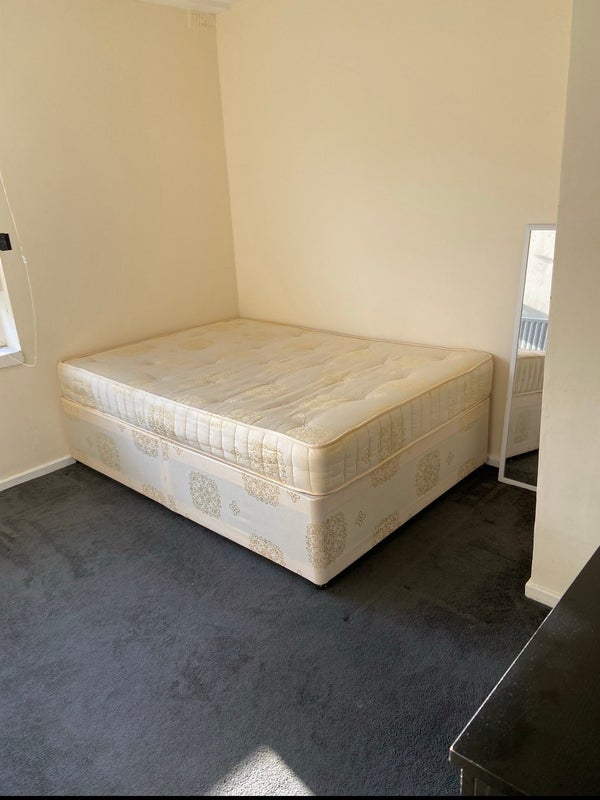 Room Baroness Road in Greater London