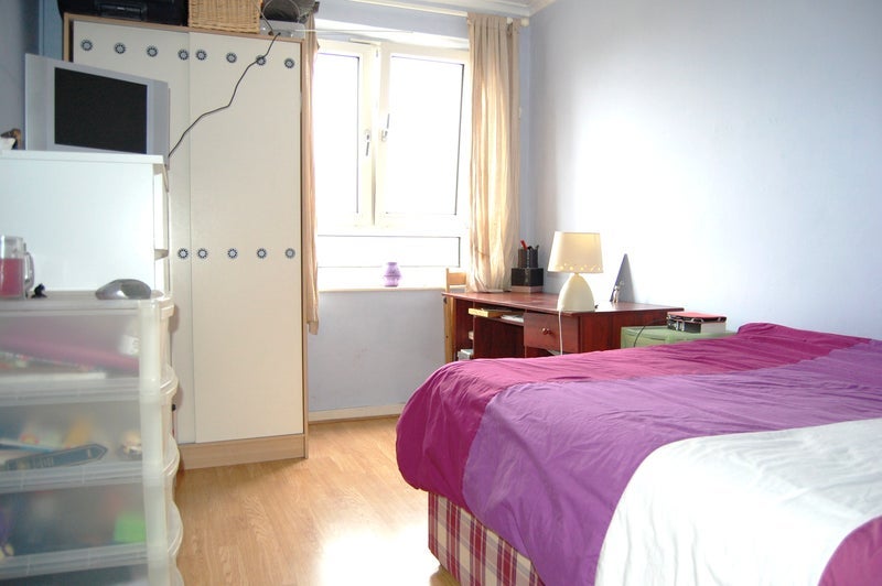 Flat Whitlock Drive in Greater London