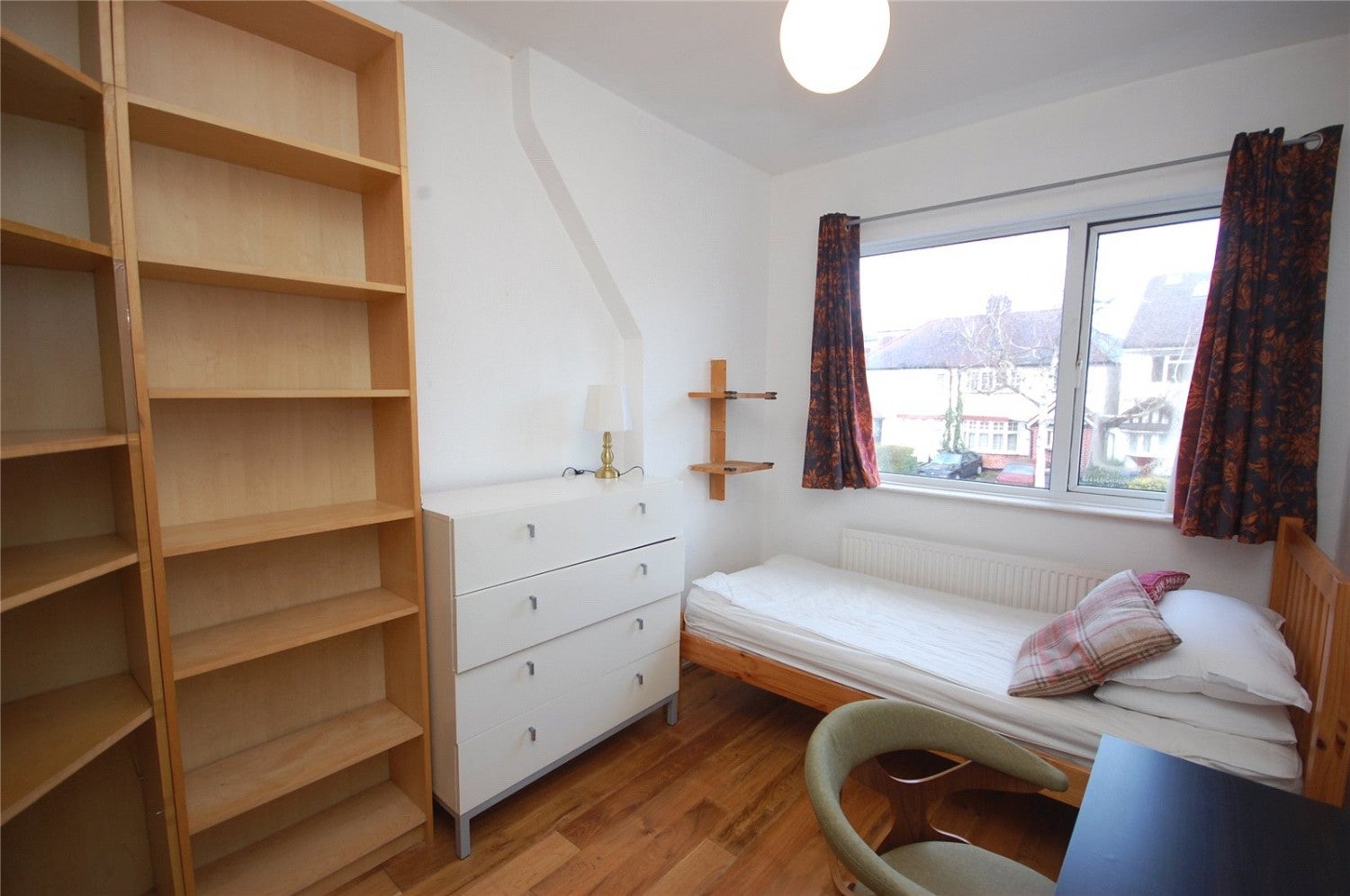 Flat Highcroft Gardens in Greater London
