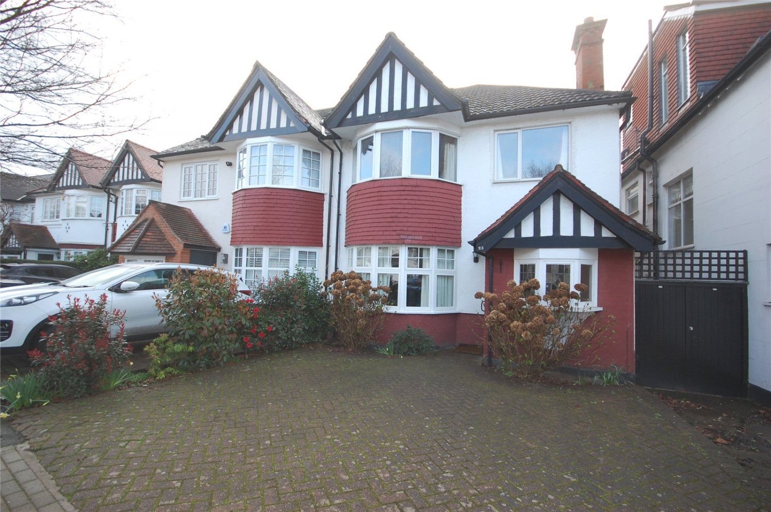 Flat Highcroft Gardens in Greater London