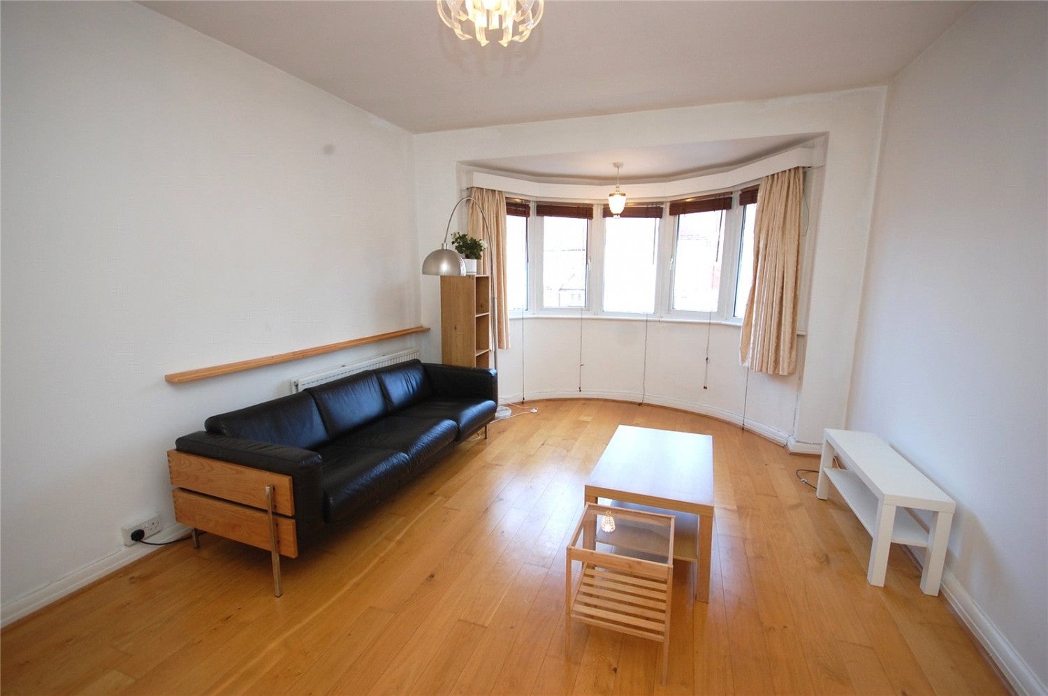 Flat Highcroft Gardens in Greater London