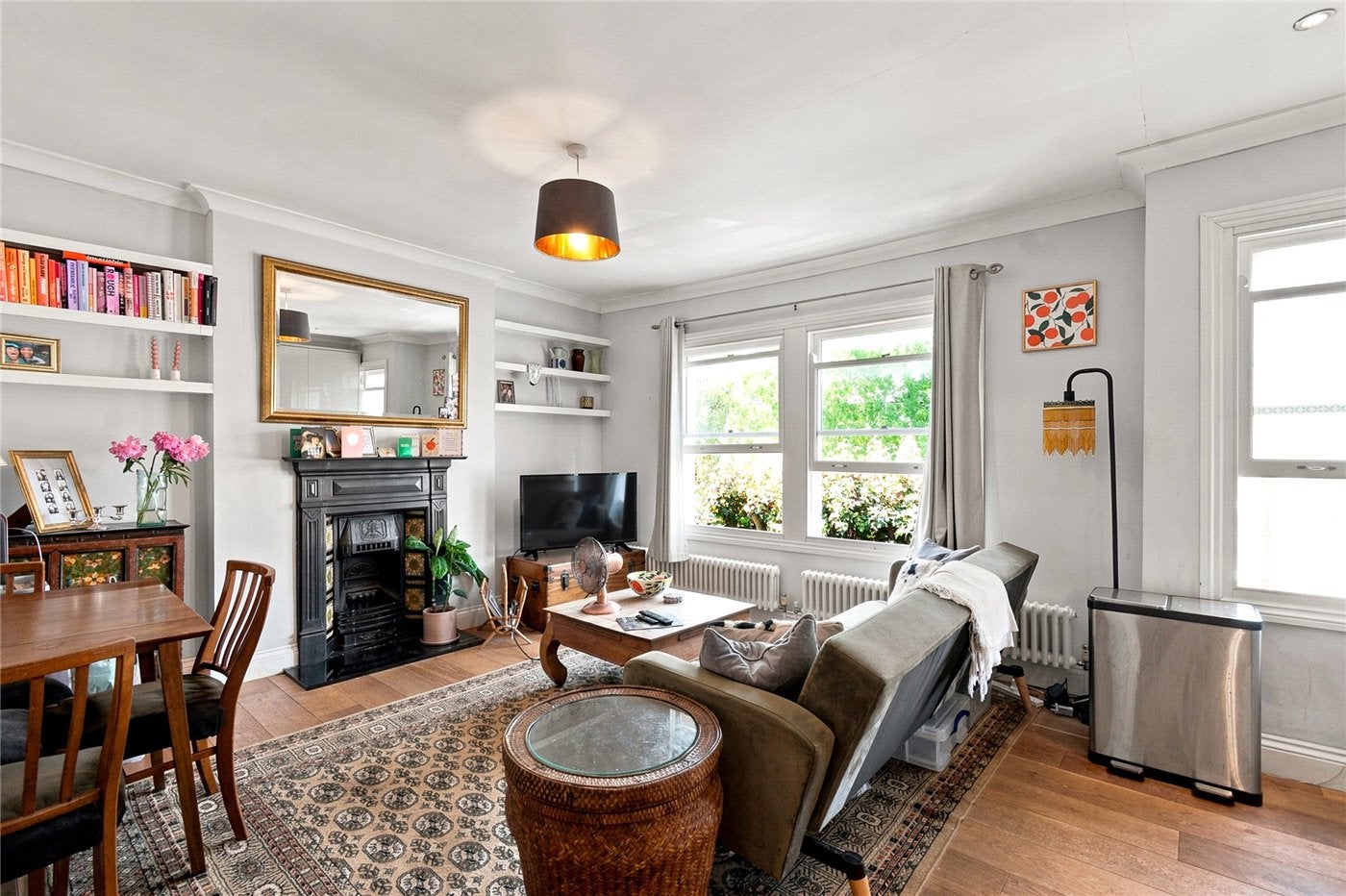 Flat Oakhurst Grove in Greater London