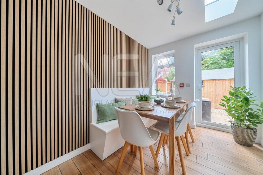Room Curzon Street in Reading