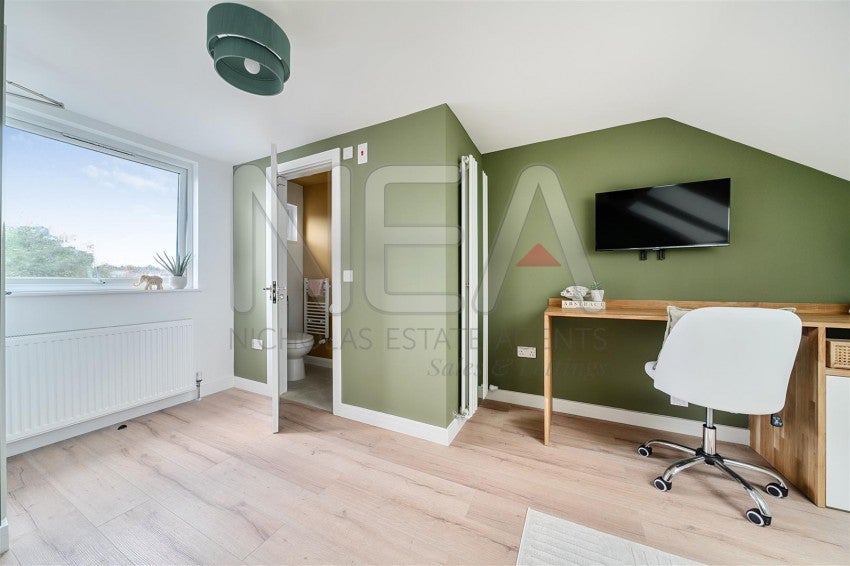 Room Curzon Street in Reading
