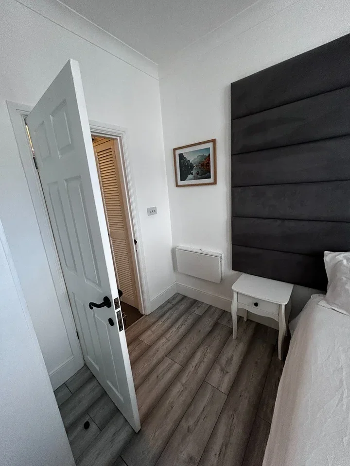 Room Kimberley Road in Greater London