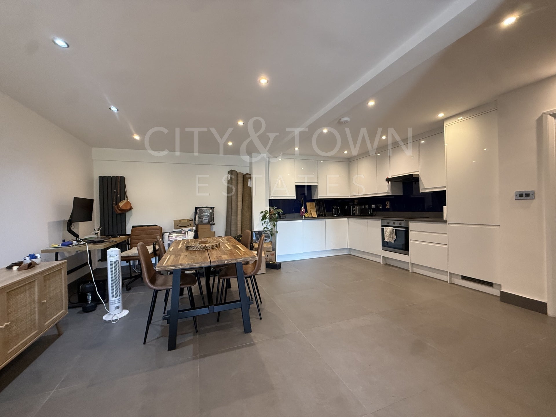 Flat Copperfield Road in Greater London