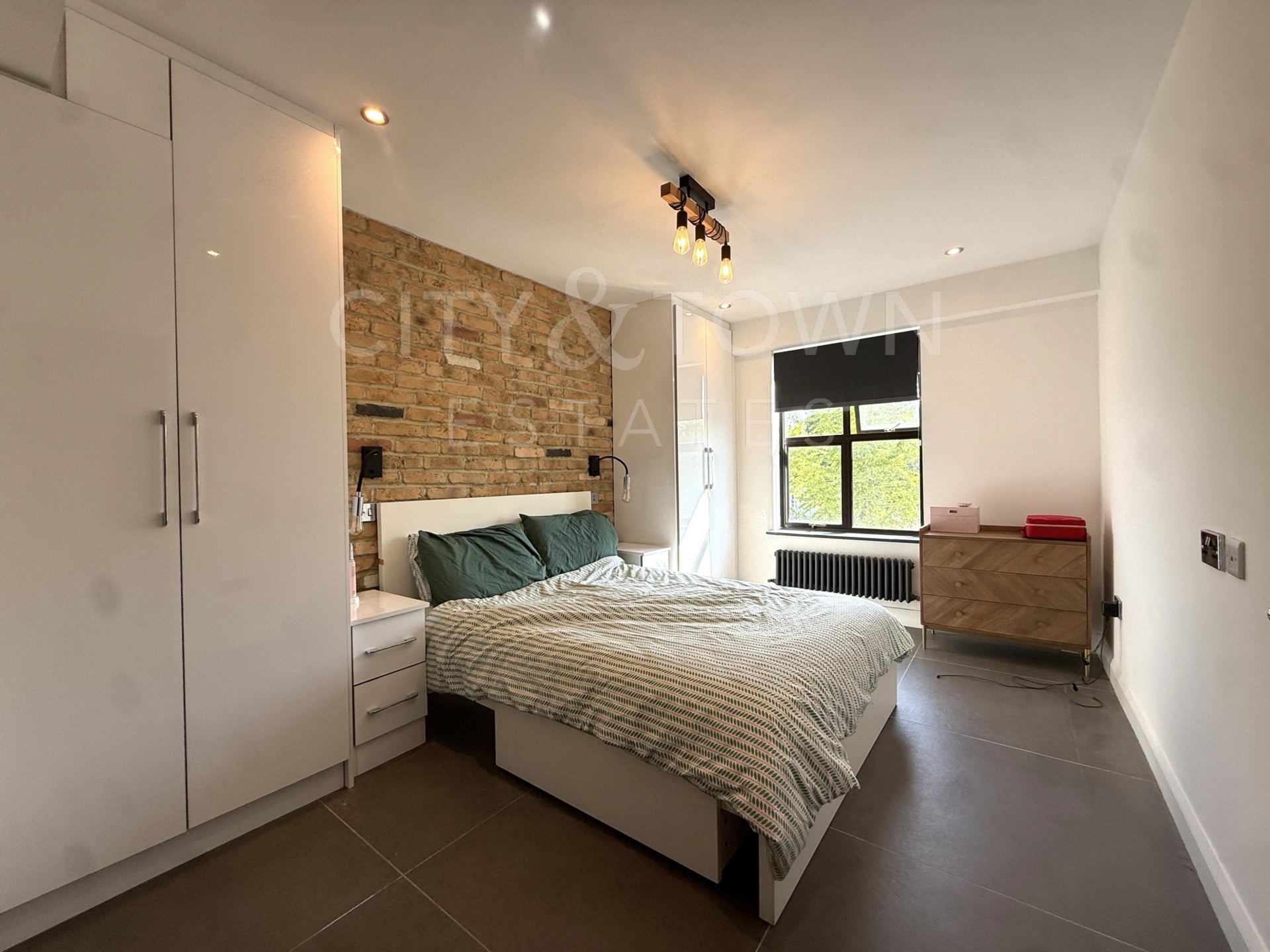 Flat Copperfield Road in Greater London