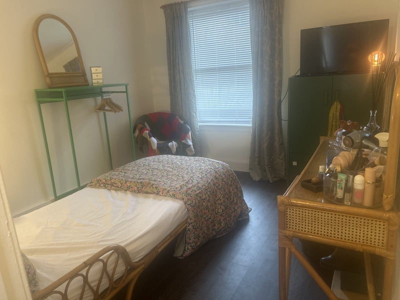 Room Hazel Avenue in Dumbarton