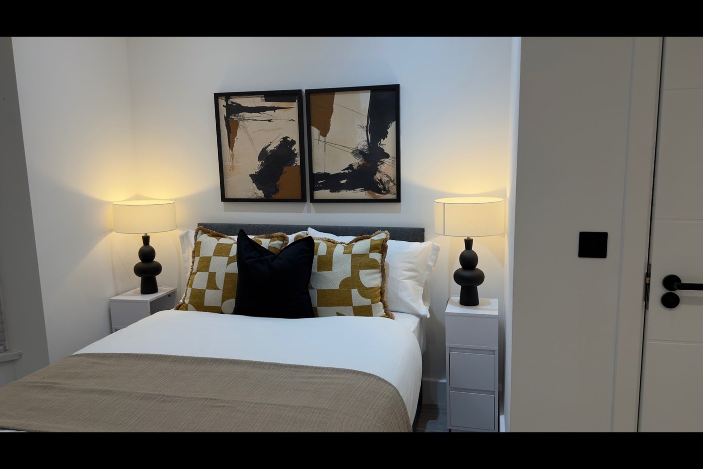 Room Albert Square in Greater London