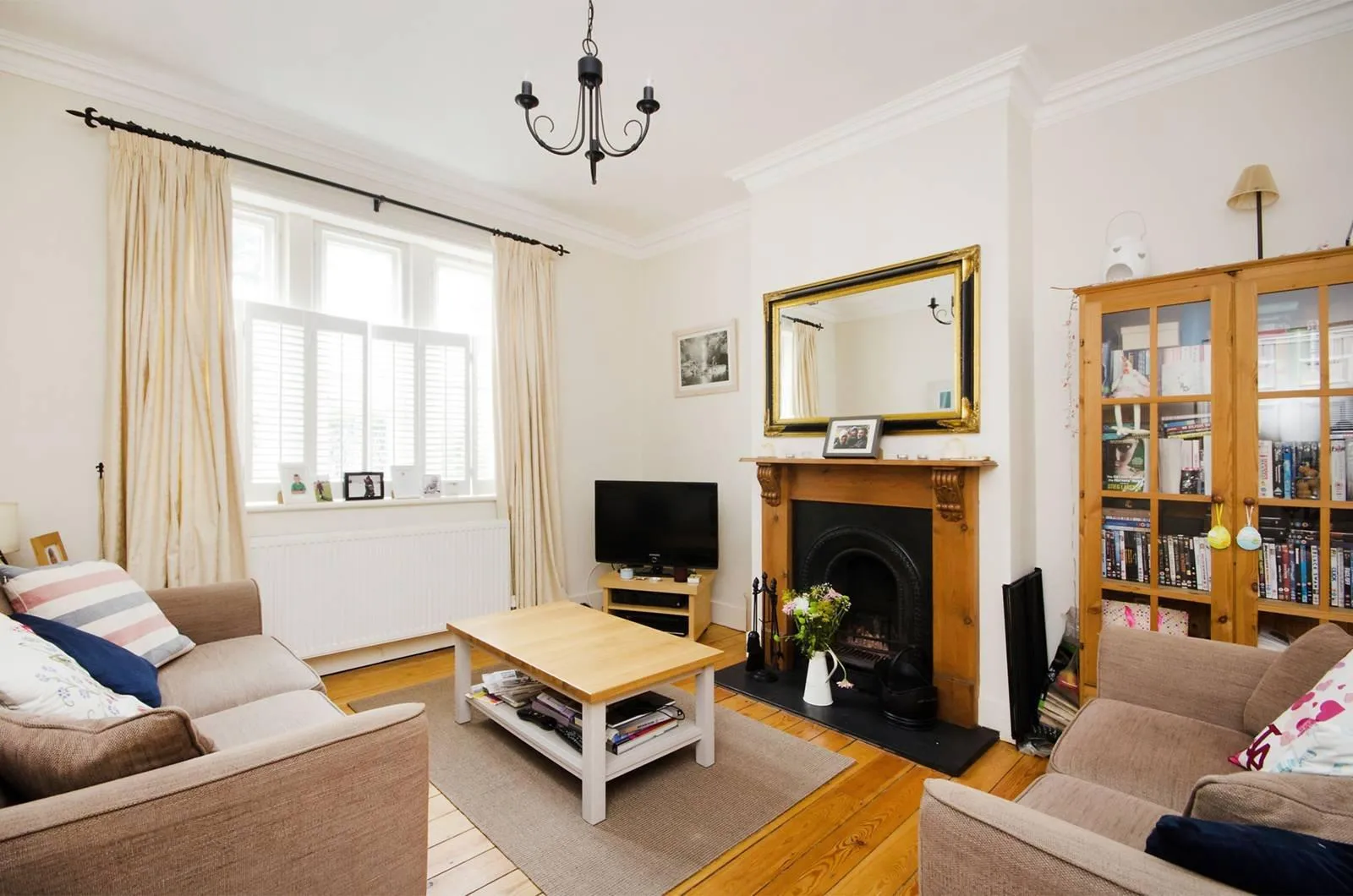 Flat Watts Street in Greater London