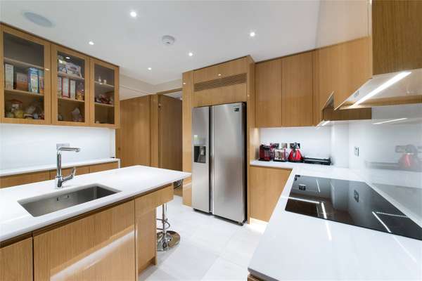 Flat Upper Grosvenor Street in City of Westminster