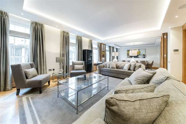 Flat Upper Grosvenor Street in City of Westminster