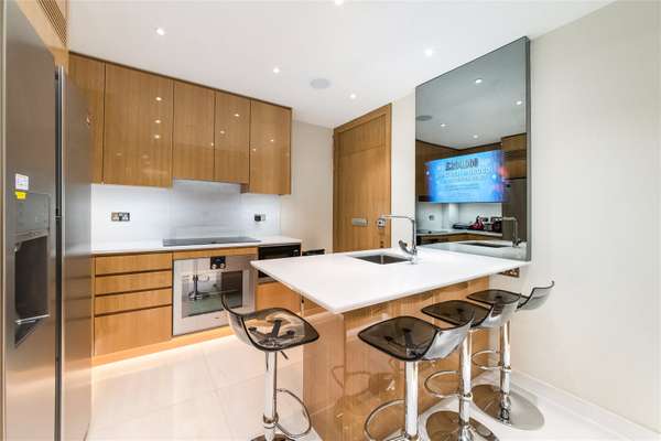 Flat Upper Grosvenor Street in City of Westminster