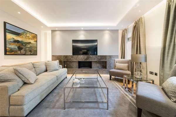 Flat Upper Grosvenor Street in City of Westminster