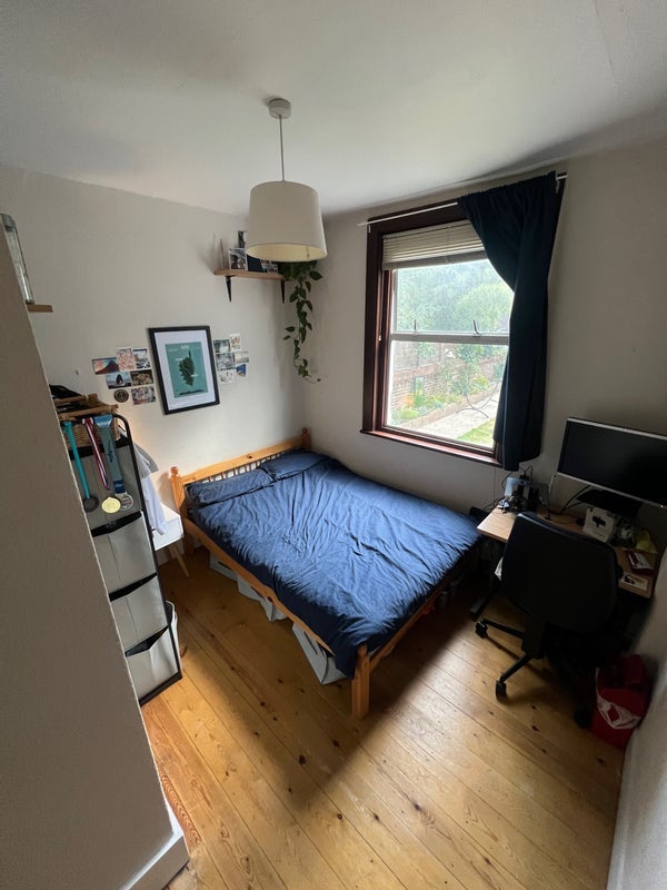 Room Benthal Road in Greater London