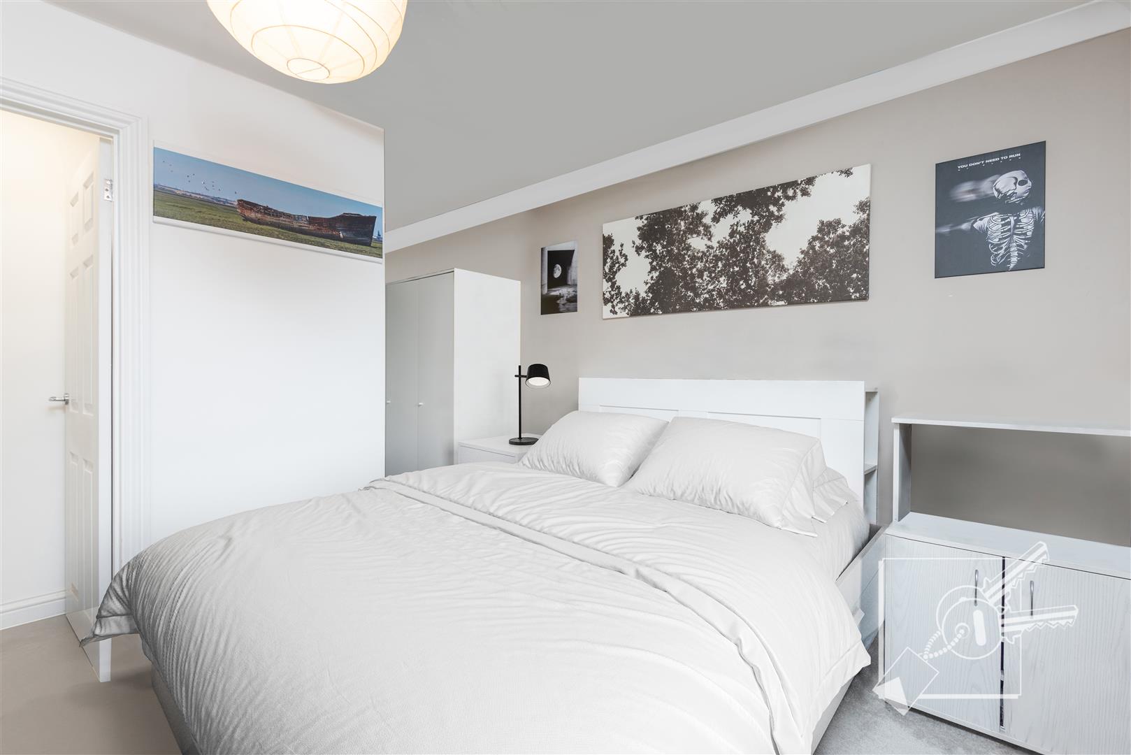 Room New Road in Chatham