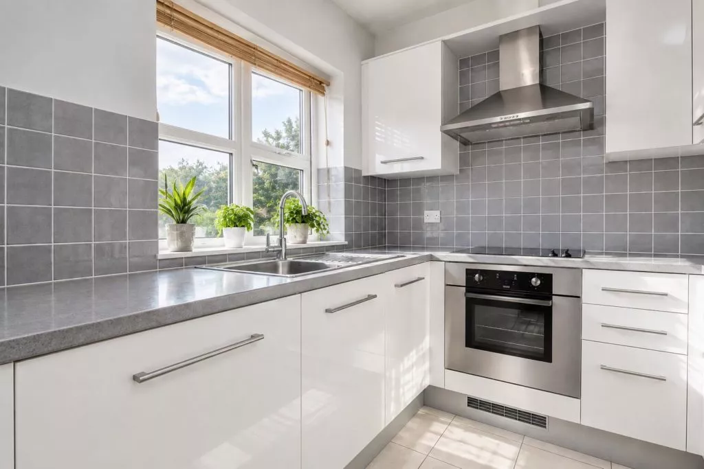 Flat Emlyn Lane in Mole Valley