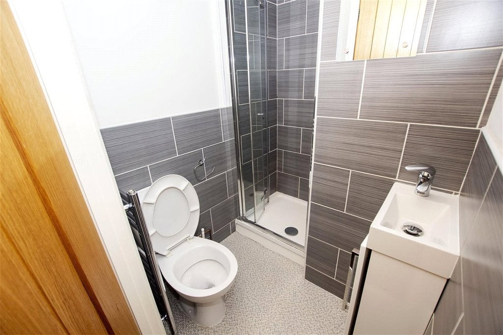 Room Heeley Road in Birmingham