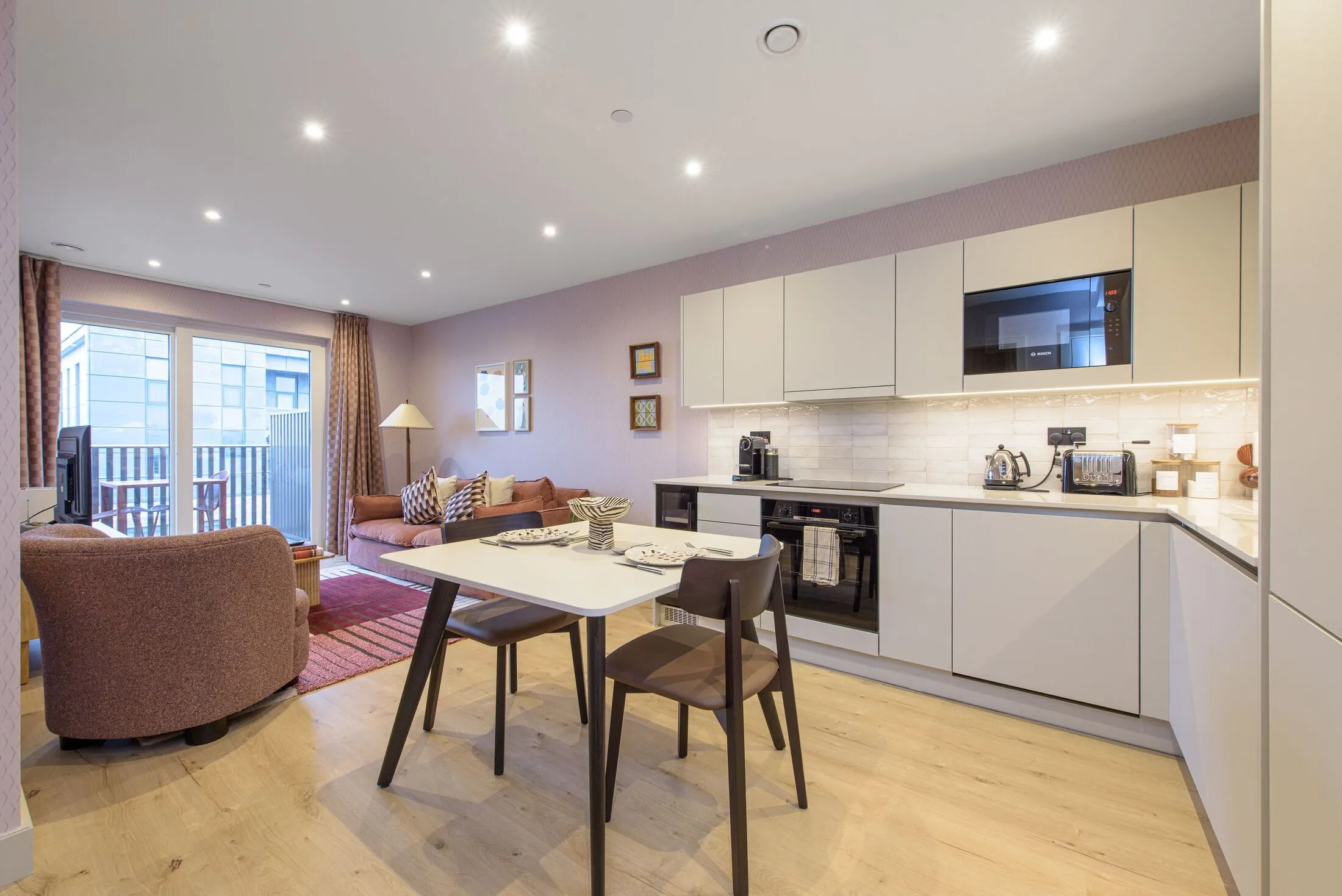 Flat Commander Avenue in Greater London