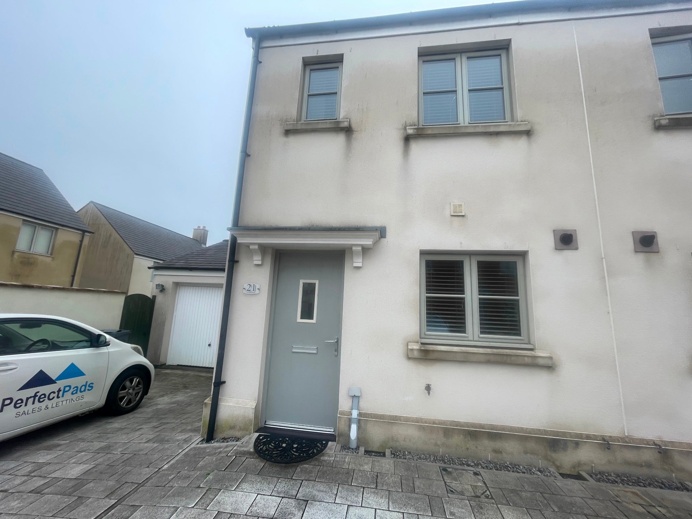 House Lle Crymlyn in Coed Darcy