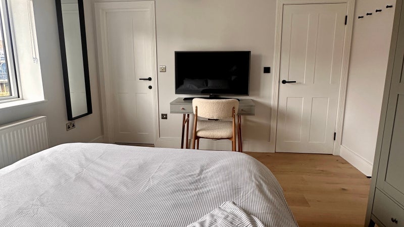 Room Gravesend Road in Greater London