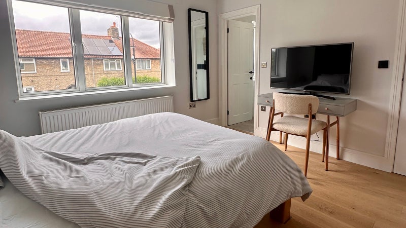 Room Gravesend Road in Greater London